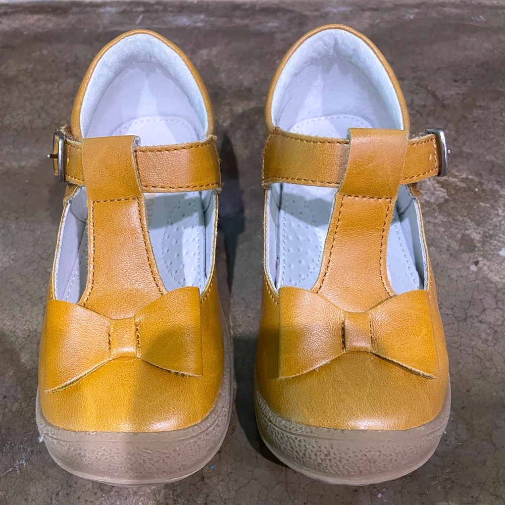 L’Amour Emma Mustard Bow T-Strap Shoes in like in new condition.